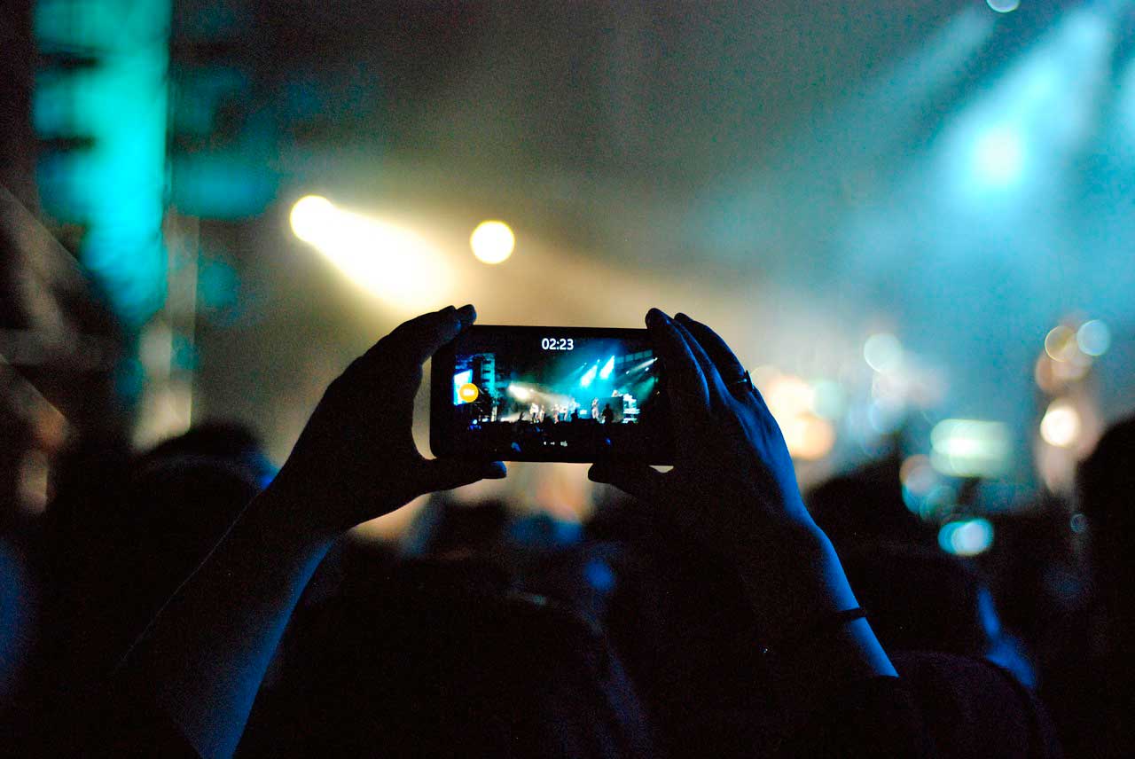How to broadcast live videos on social networks